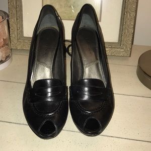 Tahari black peep toe platform loafers